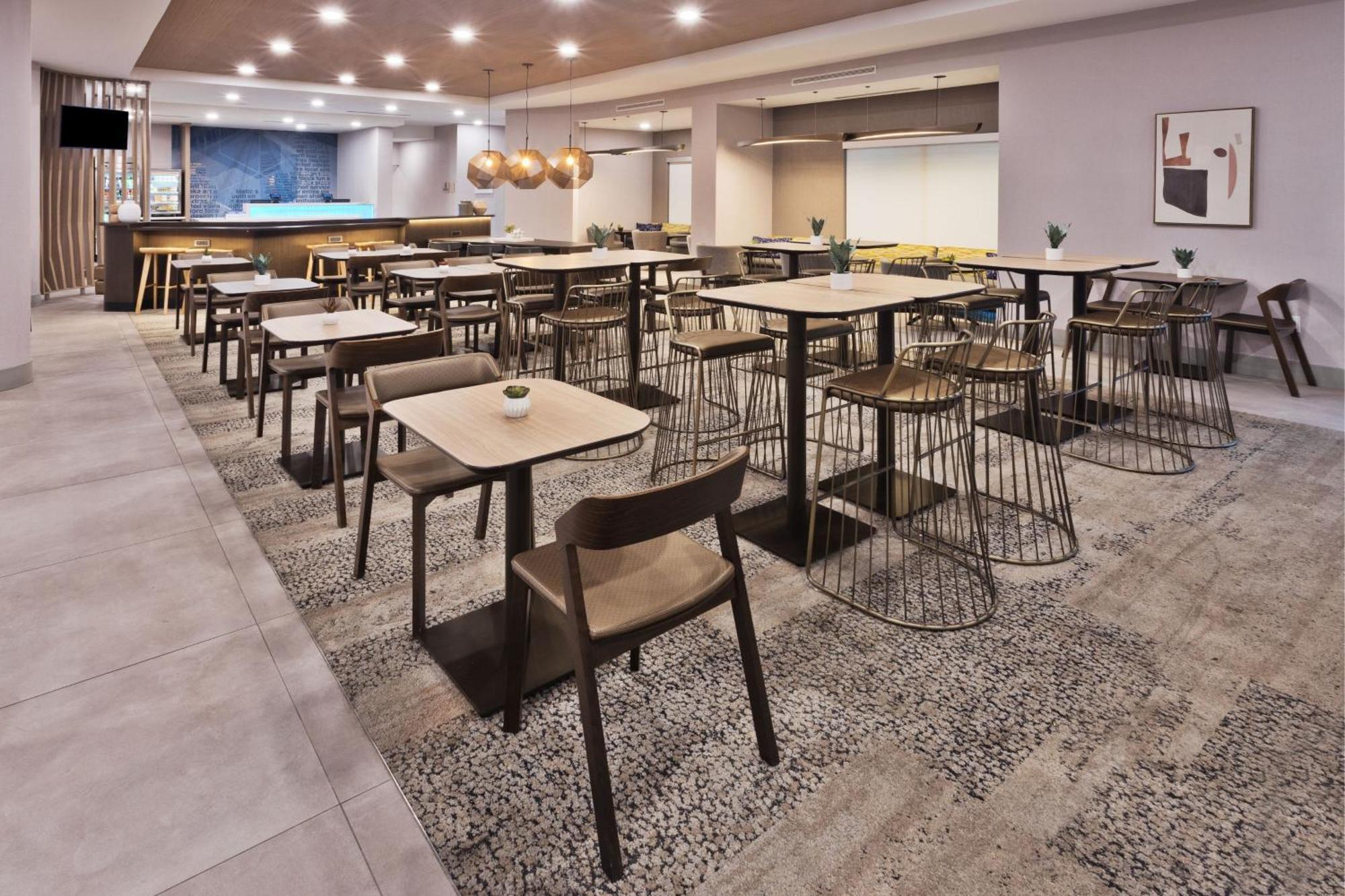 Springhill Suites Birmingham Colonnade Екстериор снимка