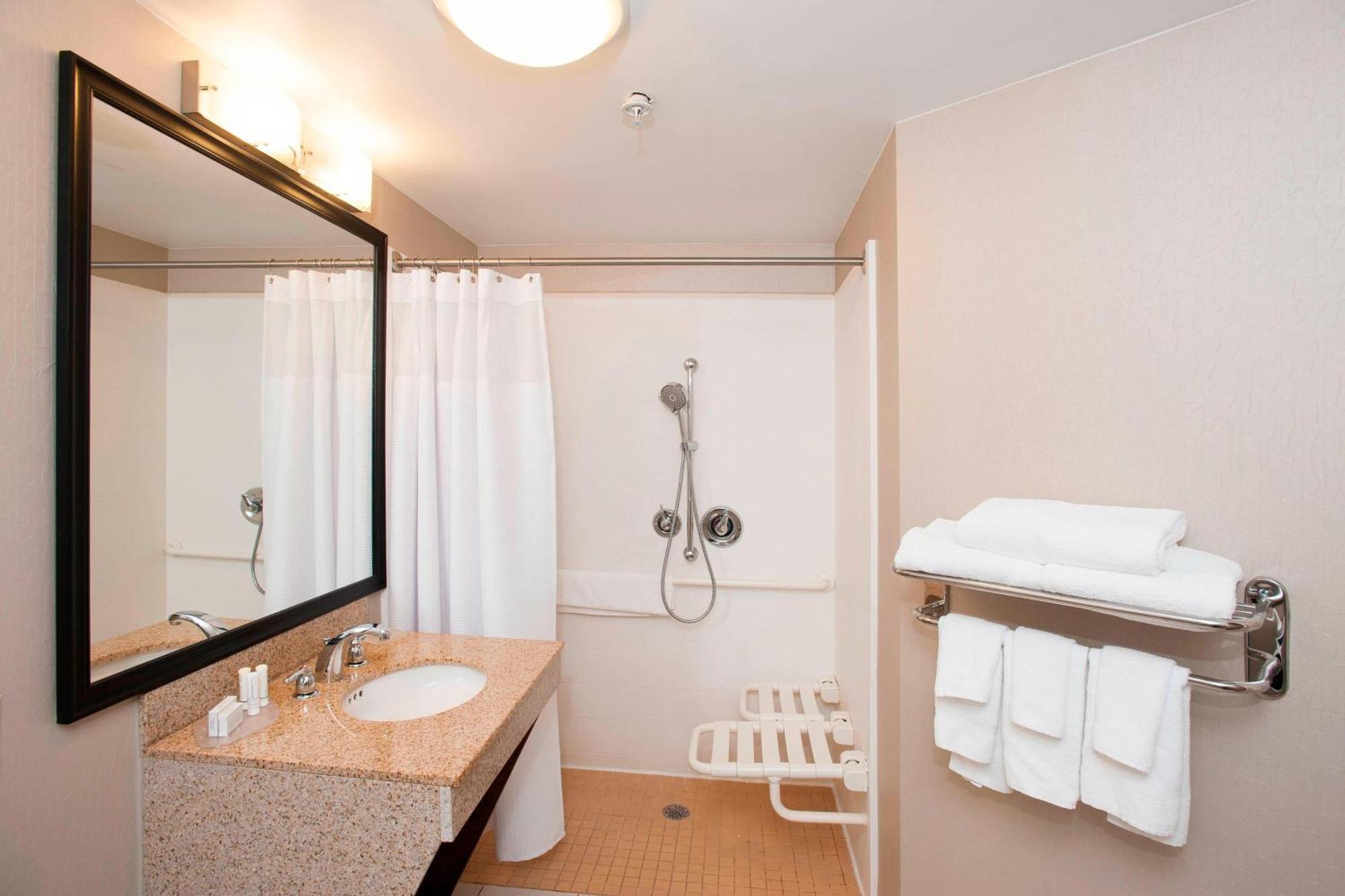 Springhill Suites Birmingham Colonnade Екстериор снимка